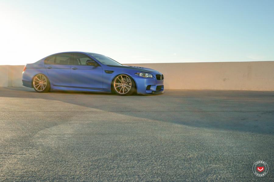  BMW M5 on Vossen Wheels (CG-203) 2017 года  (фото 9 из 24)